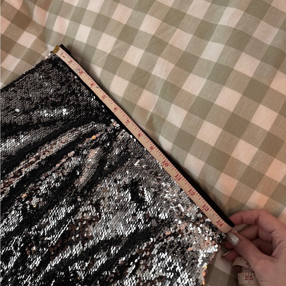 Silver Statement Sequin Mini Skirt - Picture 5 of 5